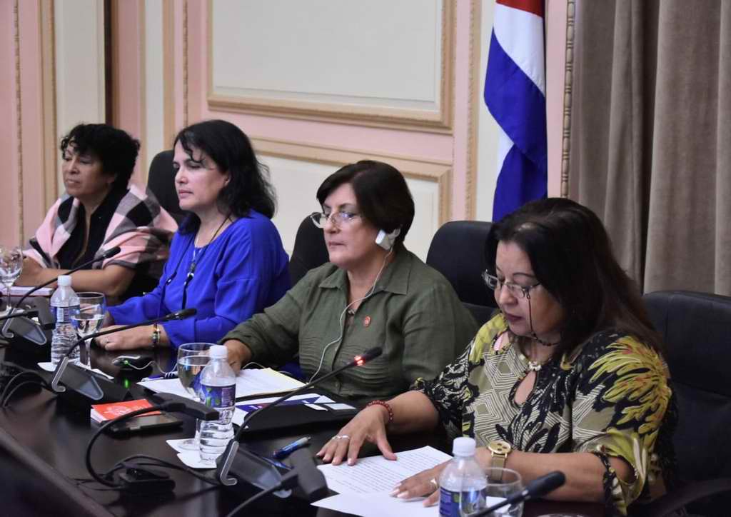 Participan parlamentarios cubanos y europeos en foro digital sobre liderazgo de la mujer ( + Video)