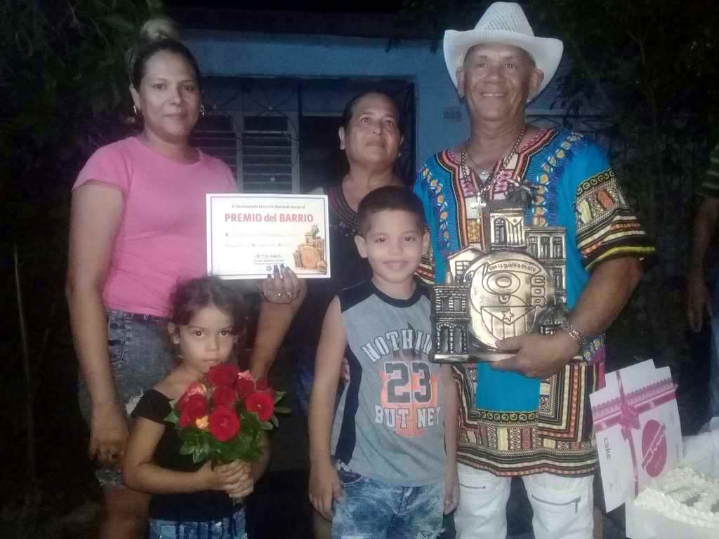 Al cantante manzanillero Ariel Alberto Domínguez Arias le fue conferido el Premio del Barrio, máxima distinción que otorga los Comités de Defensa de la Revolución