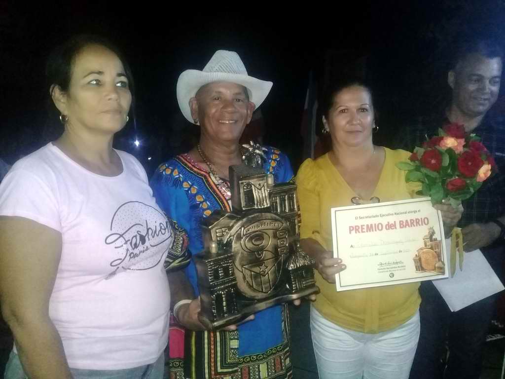 Al cantante manzanillero Ariel Alberto Domínguez Arias le fue conferido el Premio del Barrio, máxima distinción que otorga los Comités de Defensa de la Revolución