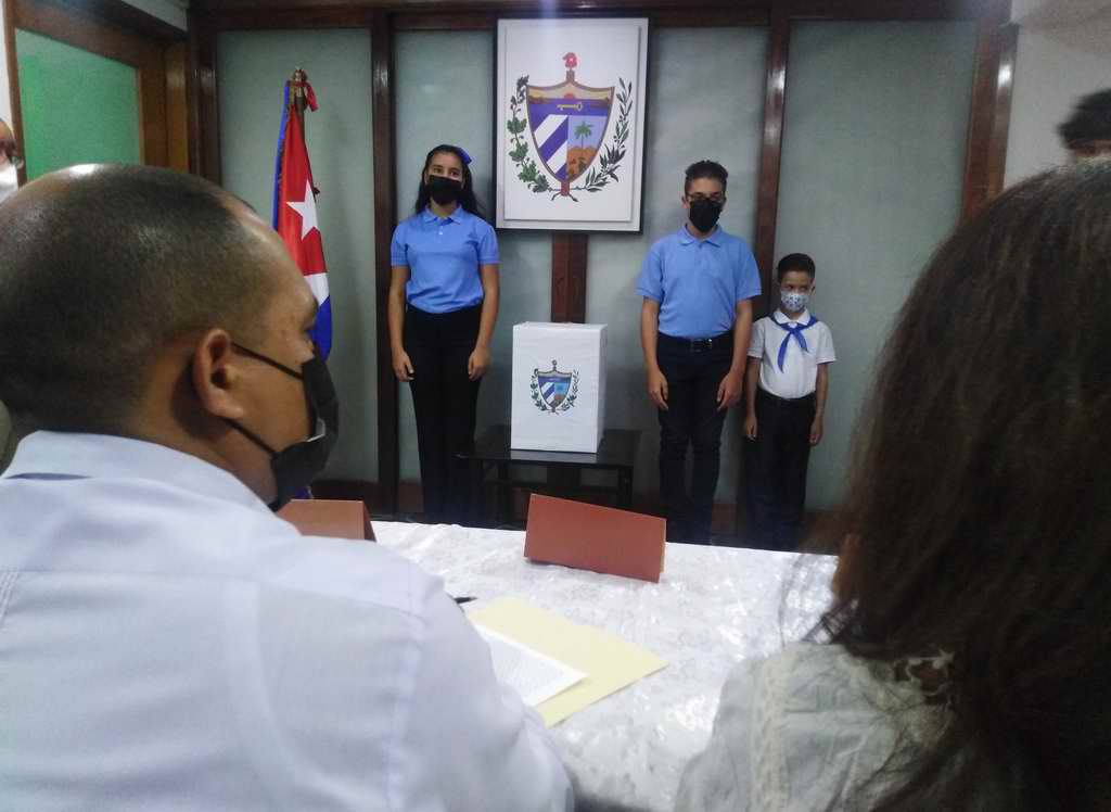 Cubanos en Venezuela participan en Referendo del Código de las Familias