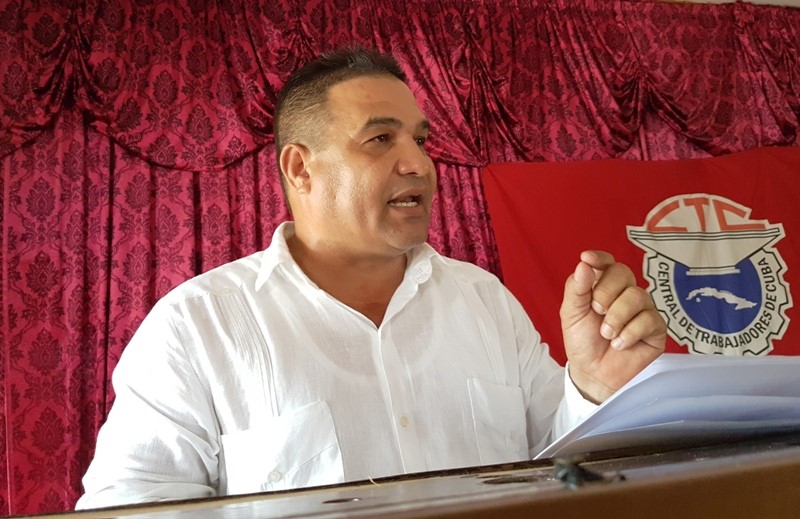 El Secretario General del Comité Provincial de la CTC, Yulian León Rondón, puso énfasis en la necesidad de la capacitación a través de aulas sindicales