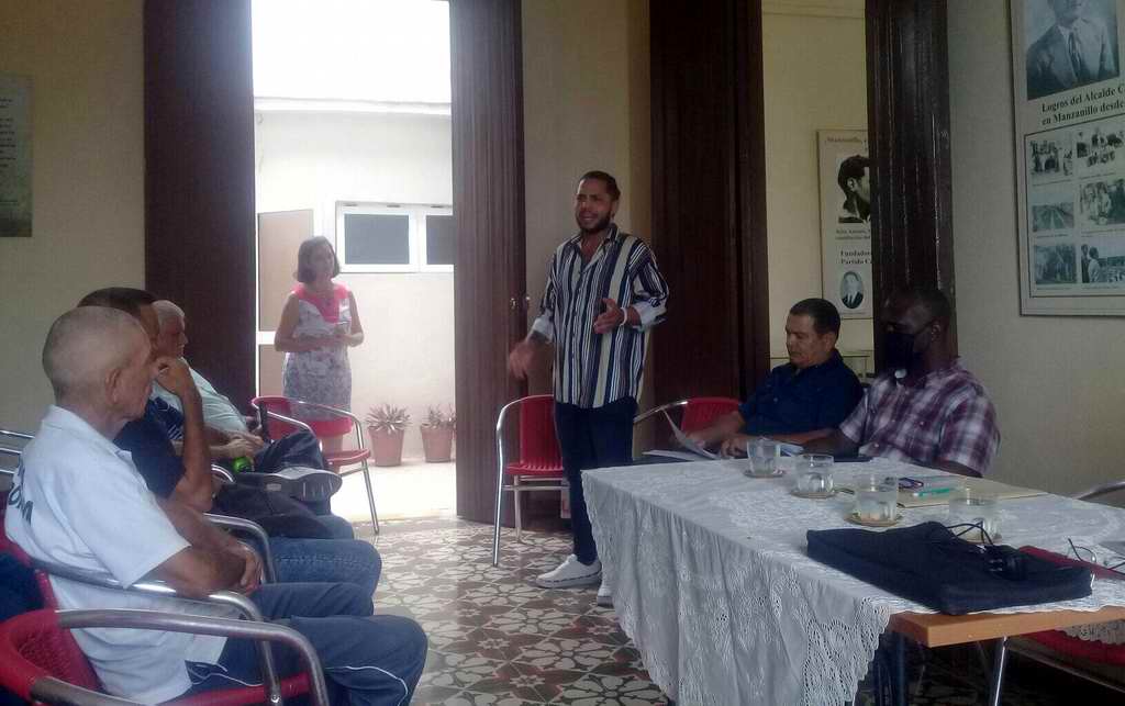 Periodistas granmenses inician debates previstos al XI Congreso