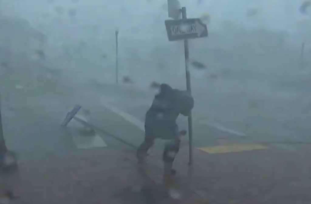 Golpea el huracán Ian la costa oeste de Florida