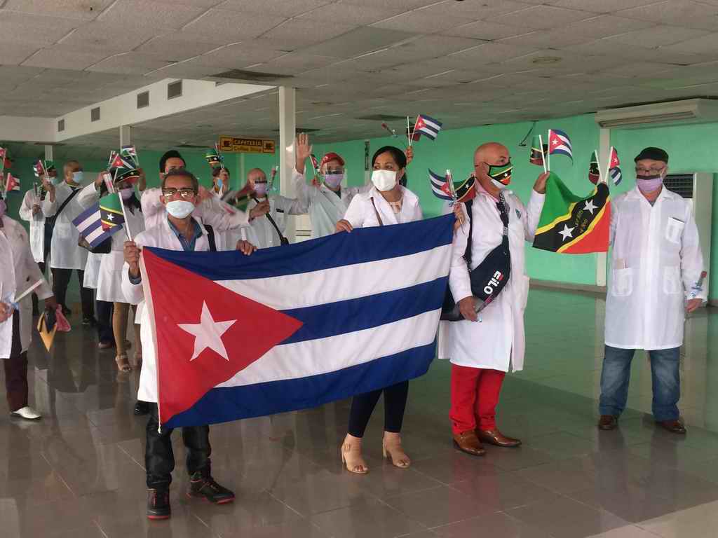 Regresan a Cuba brigadas médicas procedentes de Panamá y San Cristóbal y Nieves