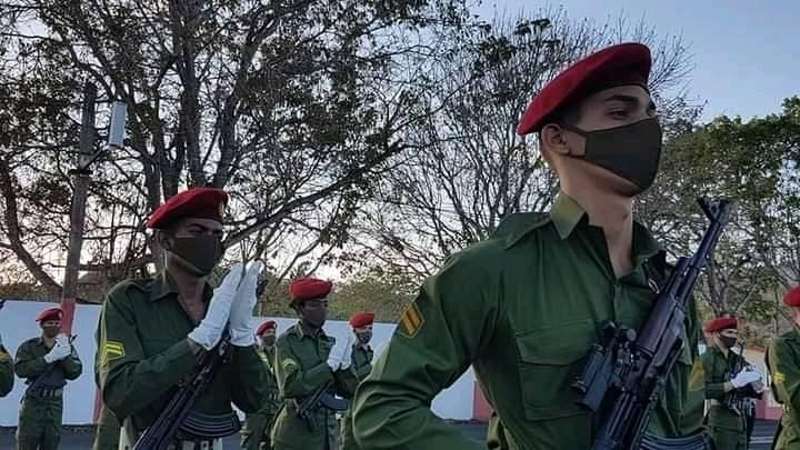 Envía Raúl mensaje de felicitación al Ejército Central en su aniversario 60