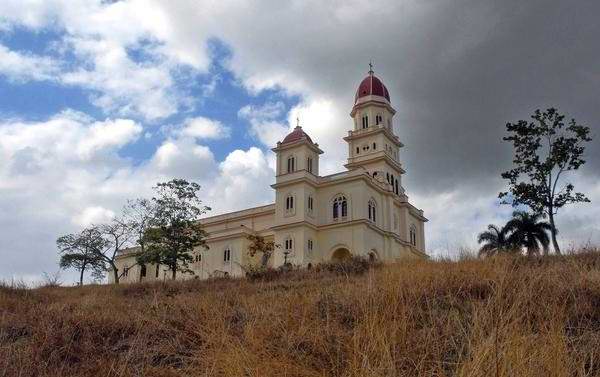 Basílica Menor Santuario de Nuestra Señora de la Caridad del Cobre, ubicada en El Cobre, poblado de la Sierra Maestra situado a unos 22 kilómetros al noroeste de la ciudad de Santiago de Cuba, 9 de marzo de 2012. Foto: Miguel Rubiera.
