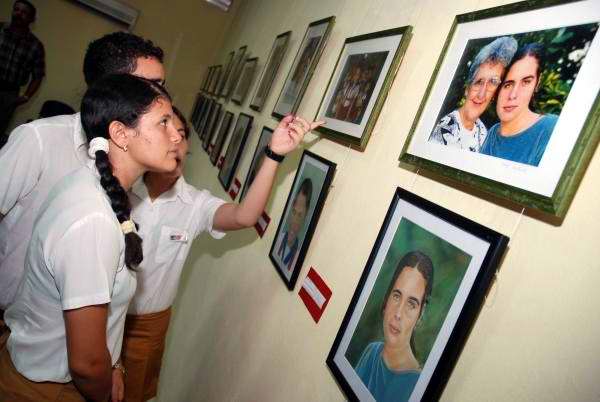 Exposición Un puente de solidaridad