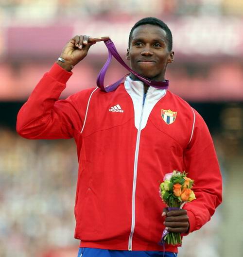 El cubano Leonel Suárez se alzó con medalla de bronce en el decatlón de los XXX Juegos Olímpicos de Londres 2012. Foto: Ezra Shaw.