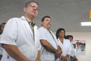 M&eacute;dicos cubanos