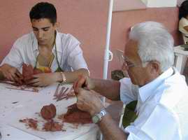 La cer&aacute;mica deviene, por tanto, material antol&oacute;gicamente unido a la identidad de todos los camag&uuml;eyanos