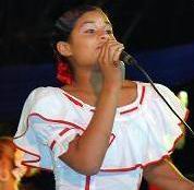 Ni&ntilde;os cantan en Cubadiscos en Las Tunas