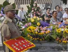 Honores de Fidel y Ra&uacute;l dedicadas a Angel Augier