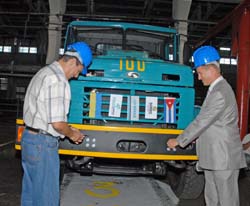 Moderniza cami&oacute;n n&uacute;mero 100 empresas Autrokraz 