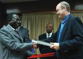 Rubrican Cuba y &Aacute;frica Occidental acuerdo de colaboraci&oacute;n 