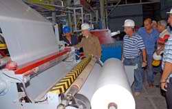 Comandante de la Revoluci&oacute;n, Ramiro Vald&eacute;s Men&eacute;ndez visit&oacute; F&aacute;brica de Bolsas en Cienfuegos
