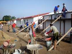 Inician construcci&oacute;n de 46 Petrocasas en Gibara