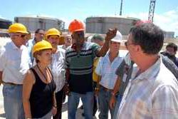 Yadira Garc&iacute;a recorri&oacute; Polo Petroqu&iacute;mico en Cienfuegos, Cuba