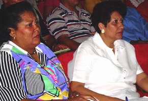 Doctora  Maribel Ferrer  Vicente, rectora del Instituto Superior Pedag&oacute;gico Frank Pa&iacute;s y ministra de educaci&oacute;n, Doctora  Ena Elsa Vel&aacute;squez (I-D)