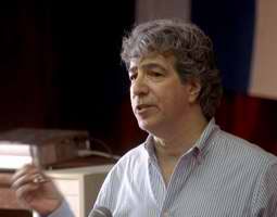 Director ejecutivo de la Fundaci&oacute;n para la Educaci&oacute;n sobre el Desarme, de Estados Unidos, Bob Schwartz