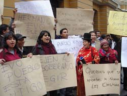 Movimientos sociales en Bolivia aumentan presi&oacute;n por ley electoral