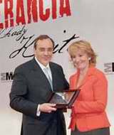 Carlos Alberto Montaner y Esperanza Aguirre, presidenta de la Comunidad de Madrid.