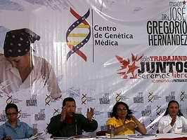 Ch&aacute;vez inaugura Centro Nacional de Gen&eacute;tica