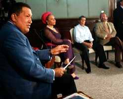 Hugo Ch&aacute;vez se reuni&oacute; con colombianos y colombianas por la paz 