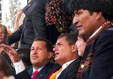 Hugo Ch&aacute;vez, Rafael Correa y Evo Morales en Pichincha