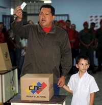 Ch&aacute;vez tras ejercer su derecho al voto