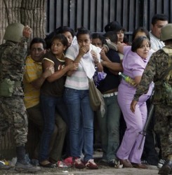 Policía hondureña promete investigar represión a manifestantes 