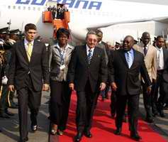 Ra&uacute;l Castro en Angola