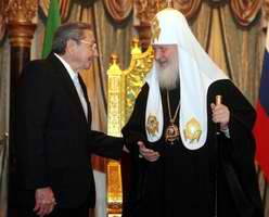 Recibe Patriarca ruso a Ra&uacute;l Castro