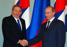 Sostienen conversaciones Ra&uacute;l Castro y Vladimir Putin 