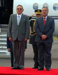 Presidente cubano Ra&uacute;l Castro Ruz a su llegada a Ecuador
