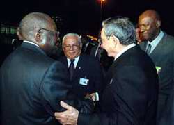Ra&uacute;l Castro en Angola