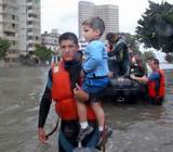 Todos los sectores de la sociedad interactúan en función de un único objetivo: evitar la pérdida de vidas humanas