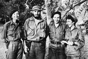 Celia junto a Fidel,Raúl y Vilma