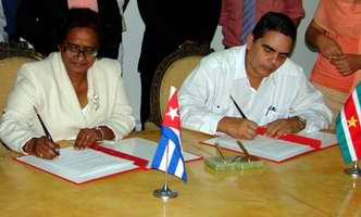 Firman acuerdos Cuba-Surinam