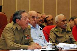 Presidi&oacute; Ra&uacute;l Castro reuni&oacute;n del Consejo de Defensa Nacional
