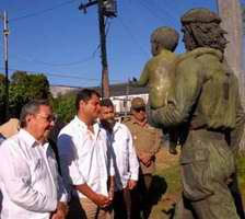 Visitan Raúl y Correa comandancia del Che en Santa Clara 