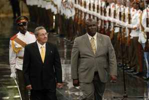 Recibe Ra&uacute;l al Primer Ministro de Santa Luc&iacute;a