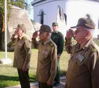 El Presidente cubano con Comandante de la Revolución Juan Almeida Bosque y del General de Cuerpo de Ejercito Ramón Espinosa Martín, Jefe del Ejercito Oriental