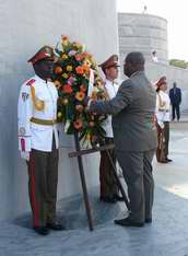 Primer Ministro de Santa Luc&iacute;a rinde honores a Jos&eacute; Mart&iacute;