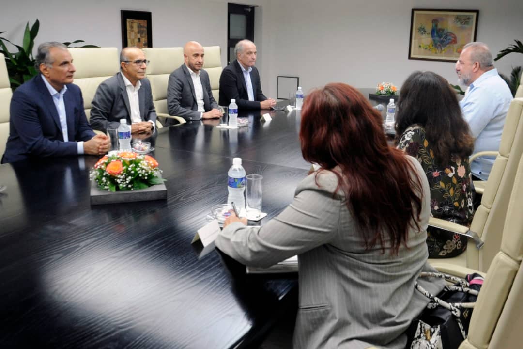 Recibe primer ministro cubano al presidente de la Asociación Mundial de Zonas Francas