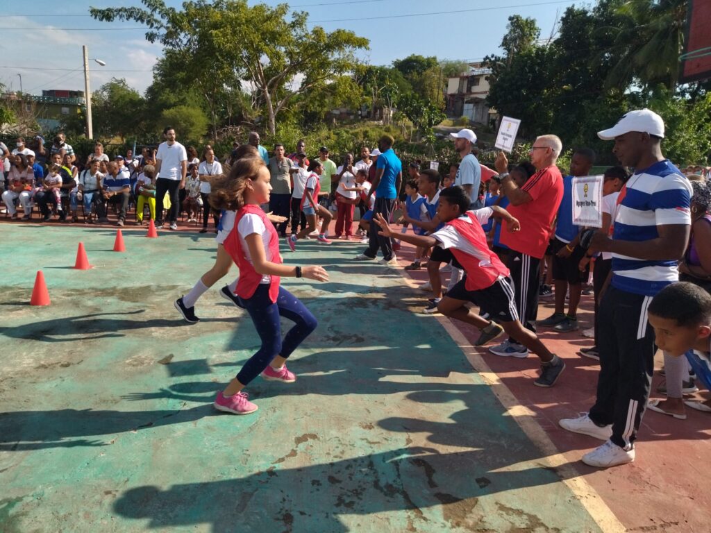 El programa A Jugar regresó a la barriada de Lawton