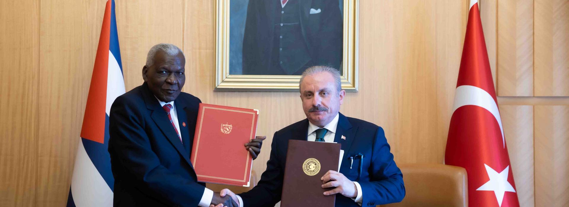 líderes parlamentarios de Cuba y de Turquía