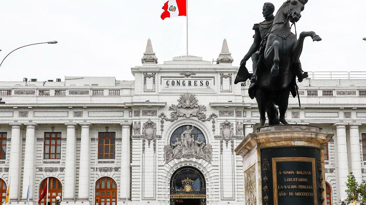 Congreso de Perú admite moción y debatirá vacancia presidencial el 7 de diciembre