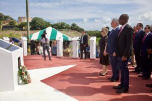 Rinde tributo Díaz-Canel a mártires cubanos en Granada