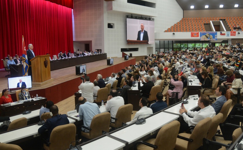 Clausura Presidente cubano V Conferencia Internacional Por el Equilibrio del Mundo