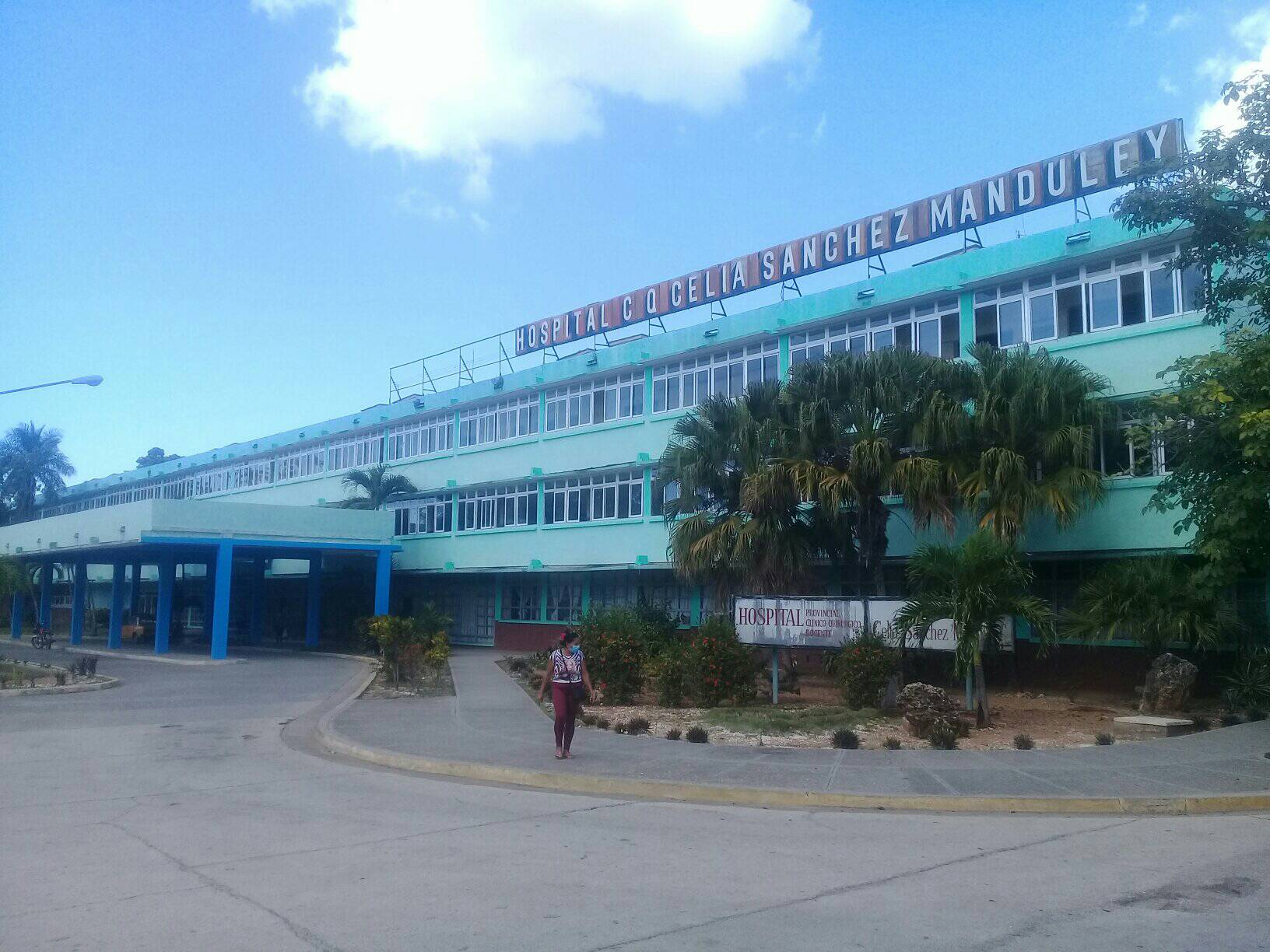 Festejan 42 años de hospital de Granma inaugurado por Fidel